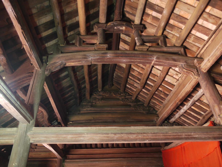 主屋前面の軒下空間 1