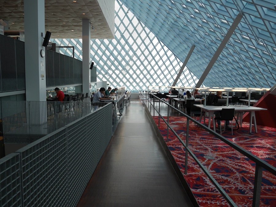 10階の「reading room」