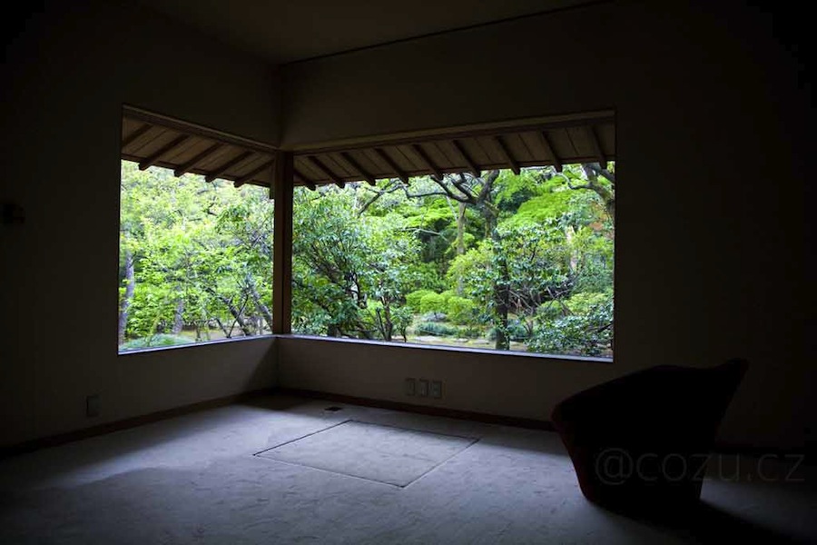 離れにある書斎