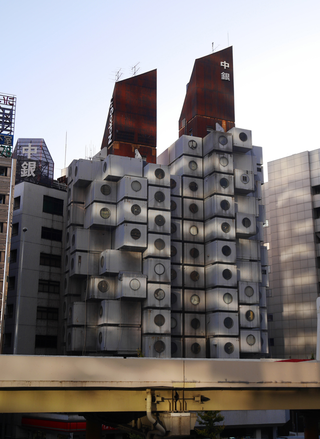 外観。廃墟ユニットもあり、老朽化が著しい。