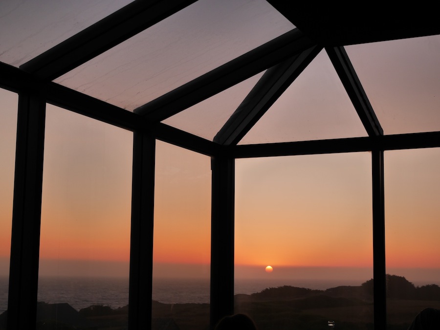 ロッジのレストランから見えるサンセット