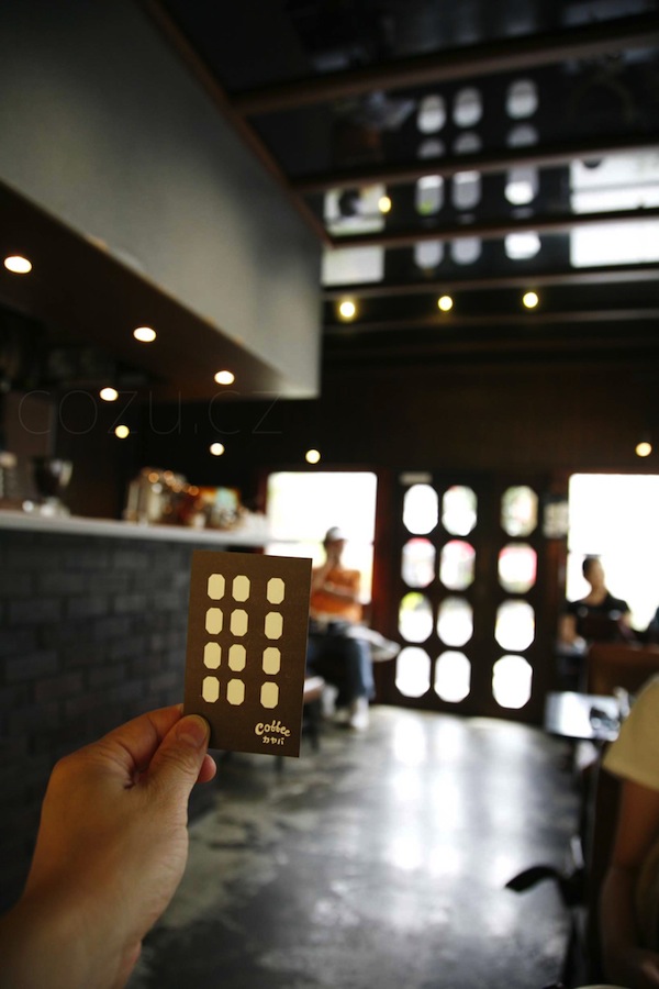 ドアの意匠をショップカードに使用している