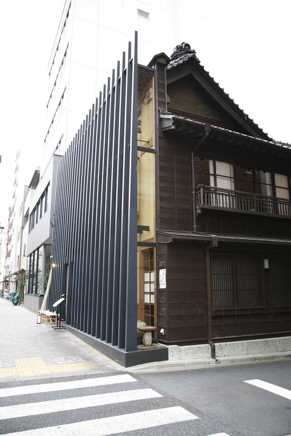 道路拡張によって改修されたはん亭の外観